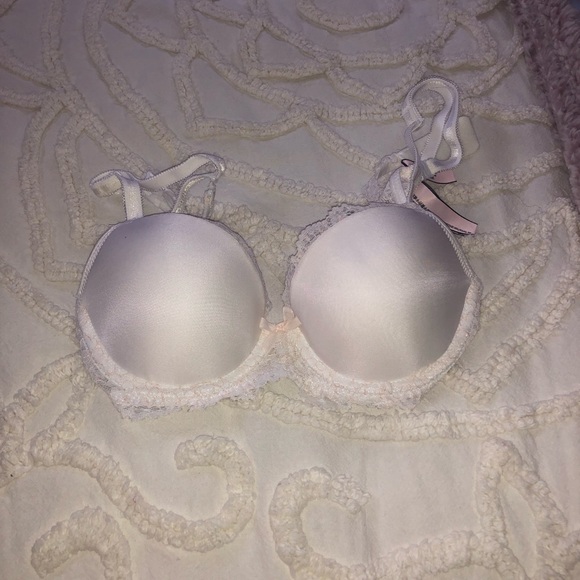 VICTORIA’S SECRET white lace bra, 32B - Picture 1 of 2
